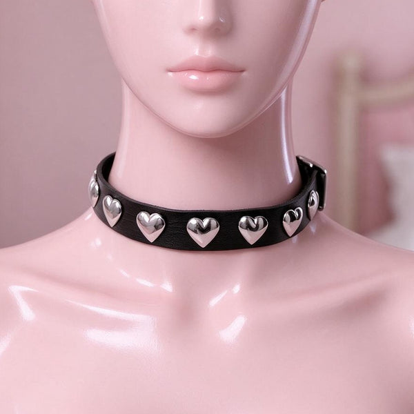 Black Heart Choker on a mannequin