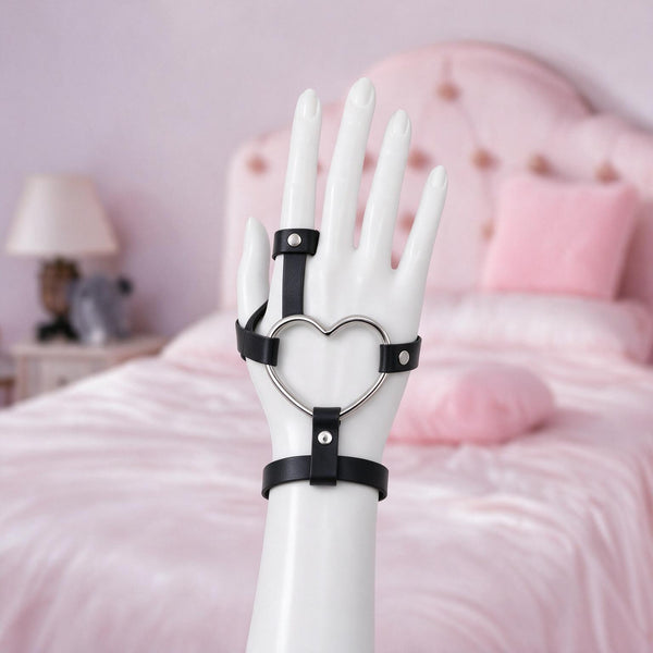 Heartgrip hand harness, front view on a mannequin hand, silver heart ring on the back of the hand