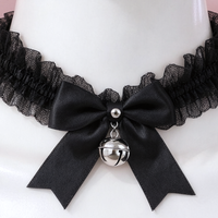 Jingle Brat Lace Collar in black, close-up of the centre detail