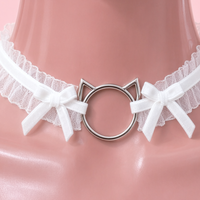 Purr Ribbon Lace Choker in white, close-up of the centre detail