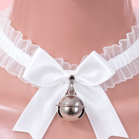 Jingle Brat Lace Collar in white, close-up of the centre detail