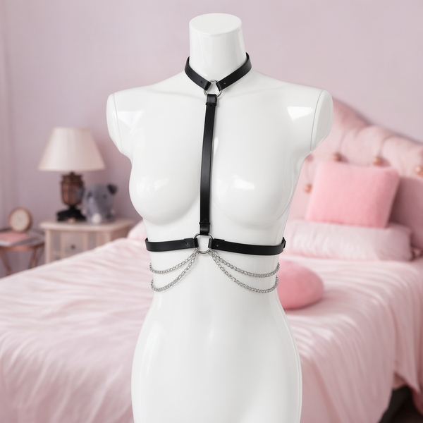 Pendulum chest harness, front view on a mannequin