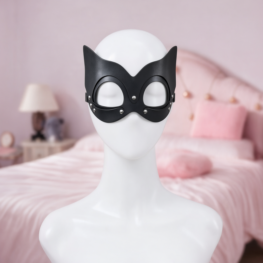 Night Prowl mask, front view on a mannequin