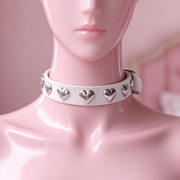 White Heart Choker on a mannequin